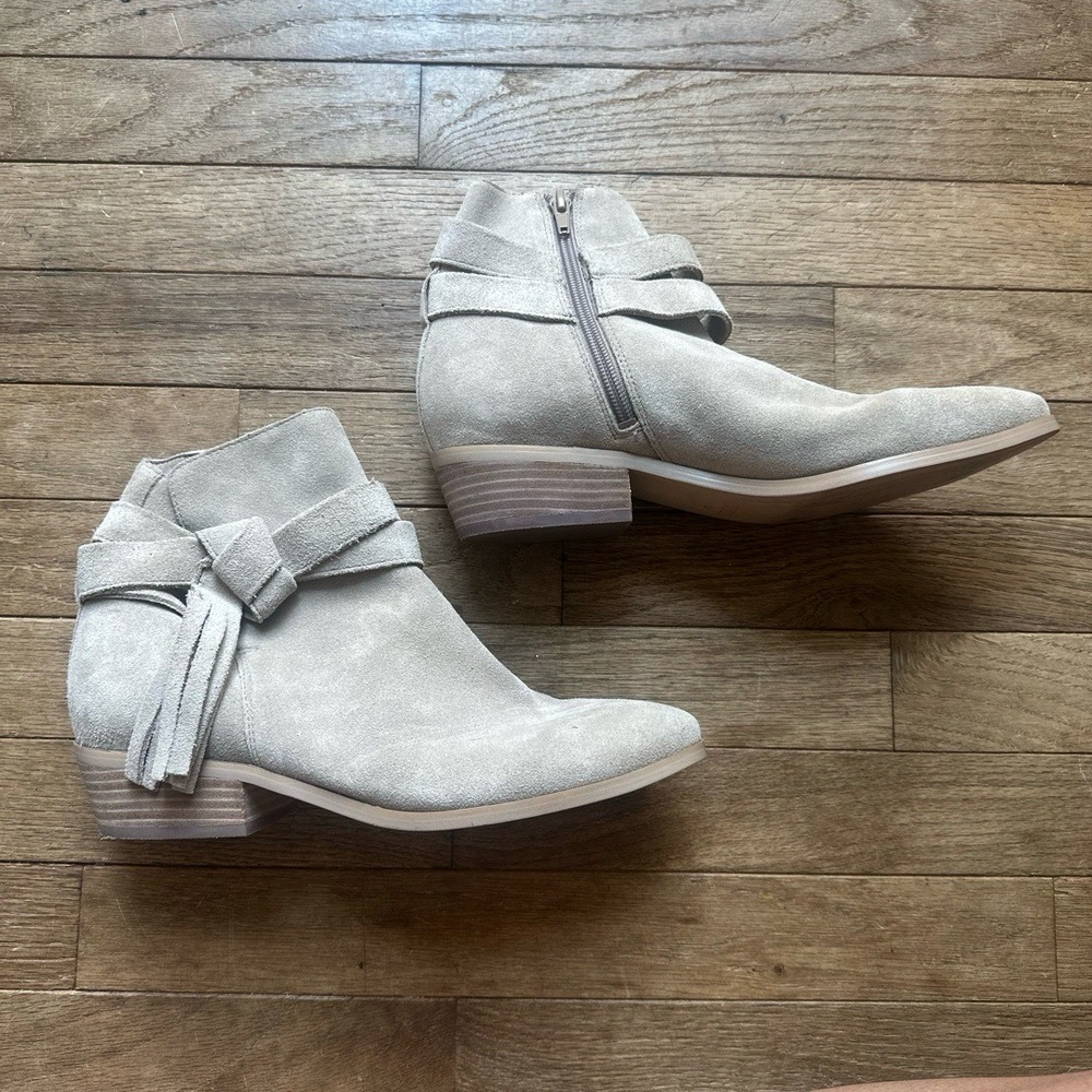 Guess Boots Ankle Suede Fringe Size 10 Beige Block Heel Western Chic - Picture 2 of 11